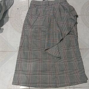 Elegant Asymmetrical Plaid Skirt in Gray